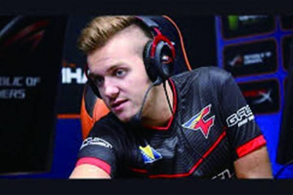 警惕“棋牌直播间”：那些看似豪迈的投注可能只是模拟币。（提防棋牌直播间：那些豪气下注或不过是平台模拟币）